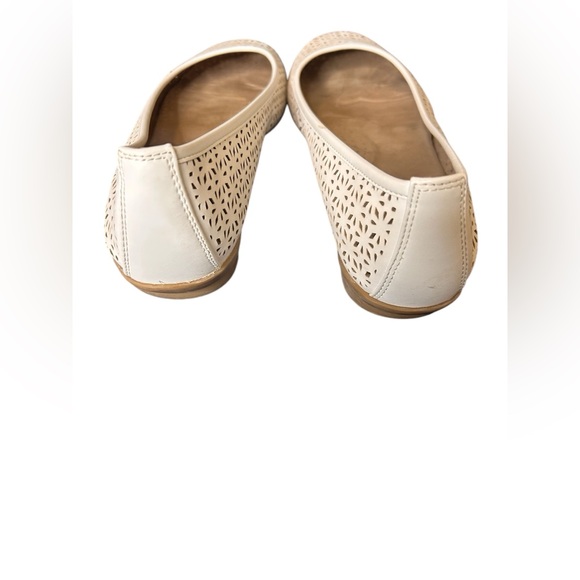 Cliffs by White Mountain White Women’s Size 10 Medium Slip on, intricate design - Picture 2 of 4